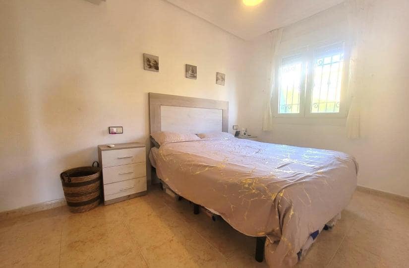 3 soverom Kjedet enebolig til salgs i Los Montesinos med svømmebasseng garasje - € 215 000 (Ref: 9498950)