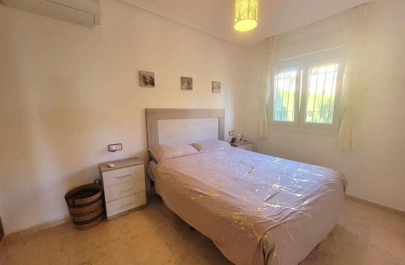 3 soverom Kjedet enebolig til salgs i Los Montesinos med svømmebasseng garasje - € 215 000 (Ref: 9498950)