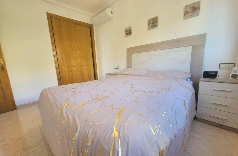 3 soverom Kjedet enebolig til salgs i Los Montesinos med svømmebasseng garasje - € 215 000 (Ref: 9498950)