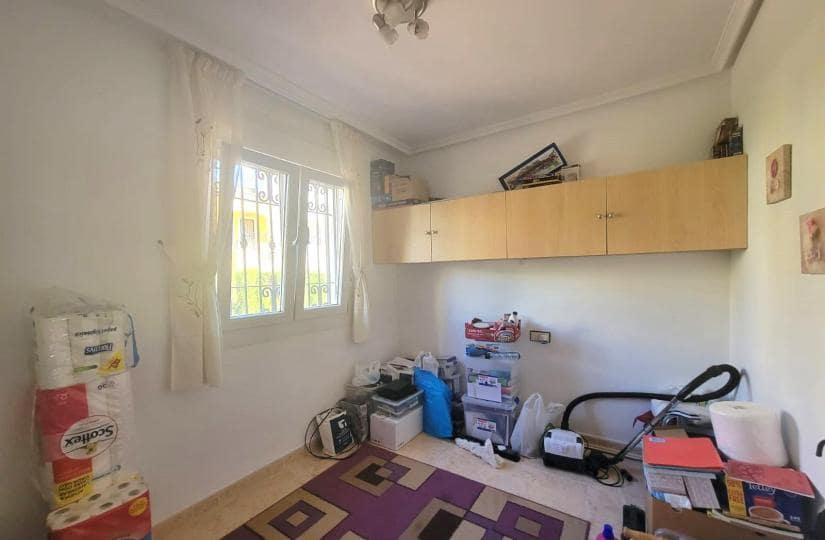 3 soverom Kjedet enebolig til salgs i Los Montesinos med svømmebasseng garasje - € 215 000 (Ref: 9498950)