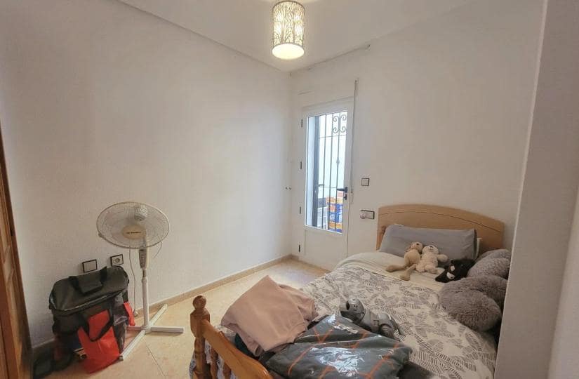 3 soverom Kjedet enebolig til salgs i Los Montesinos med svømmebasseng garasje - € 215 000 (Ref: 9498950)