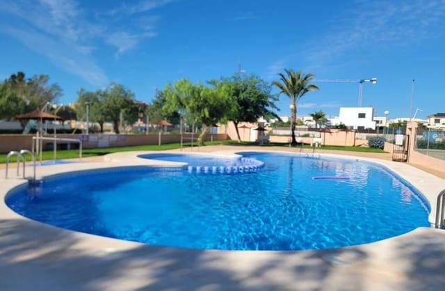 3 soverom Kjedet enebolig til salgs i Los Montesinos med svømmebasseng garasje - € 215 000 (Ref: 9498950)