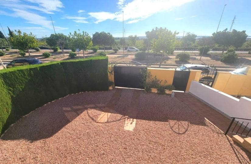 3 soverom Kjedet enebolig til salgs i Los Montesinos med svømmebasseng garasje - € 215 000 (Ref: 9498950)