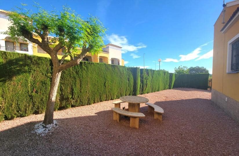 3 soverom Kjedet enebolig til salgs i Los Montesinos med svømmebasseng garasje - € 215 000 (Ref: 9498950)