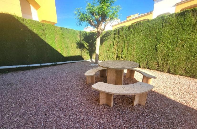 3 soverom Kjedet enebolig til salgs i Los Montesinos med svømmebasseng garasje - € 215 000 (Ref: 9498950)