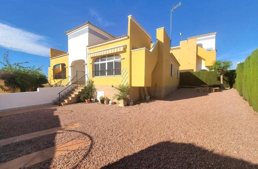 3 soverom Kjedet enebolig til salgs i Los Montesinos med svømmebasseng garasje - € 215 000 (Ref: 9498950)