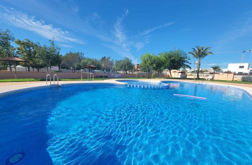 3 soverom Kjedet enebolig til salgs i Los Montesinos med svømmebasseng garasje - € 215 000 (Ref: 9498950)