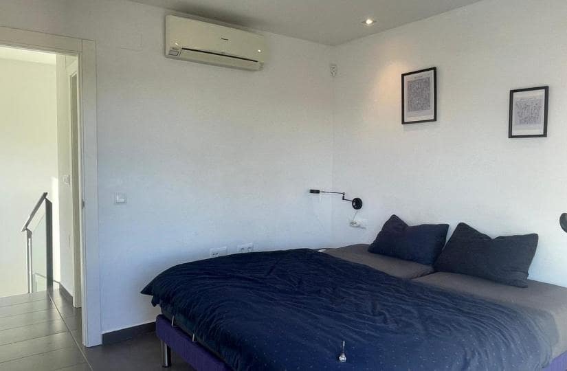 3 soverom Kjedet enebolig til salgs i Orihuela Costa med svømmebasseng garasje - € 329 995 (Ref: 9498951)