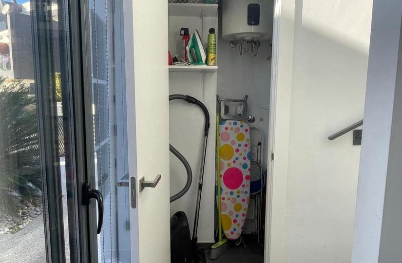 3 soverom Kjedet enebolig til salgs i Orihuela Costa med svømmebasseng garasje - € 329 995 (Ref: 9498951)