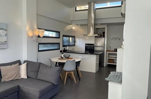 3 soverom Kjedet enebolig til salgs i Las Filipinas med svømmebasseng garasje - € 329 995 (Ref: 9498951)