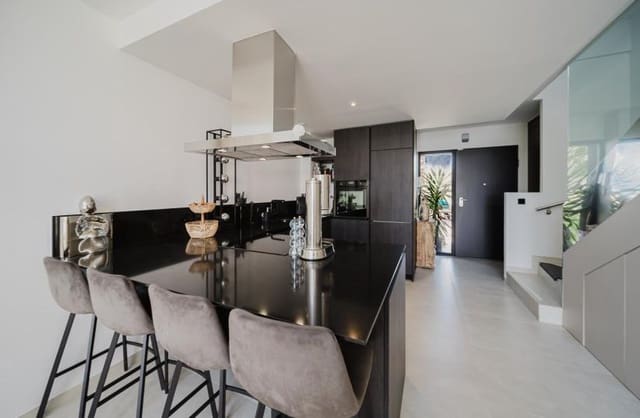 3 soverom Kjedet enebolig til salgs i Algorfa med svømmebasseng garasje - € 525 000 (Ref: 9499542)