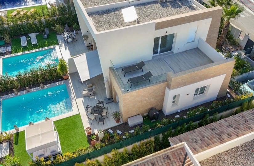 3 soverom Kjedet enebolig til salgs i Algorfa med svømmebasseng garasje - € 525 000 (Ref: 9499542)