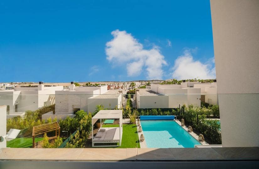 3 soverom Kjedet enebolig til salgs i Algorfa med svømmebasseng garasje - € 525 000 (Ref: 9499542)