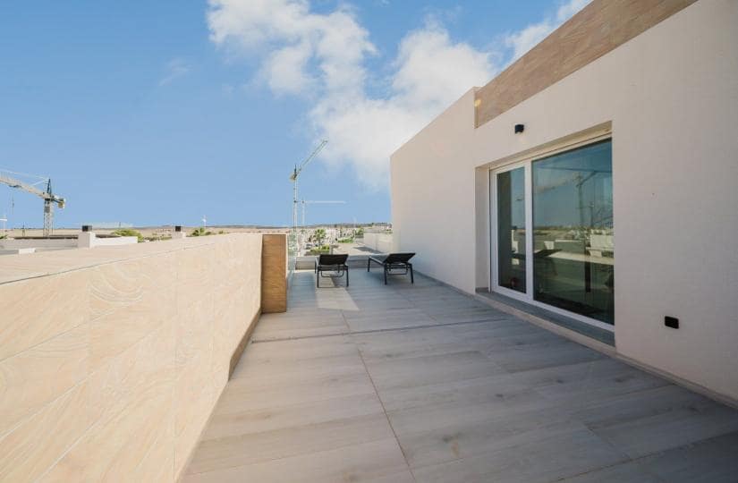 3 soverom Kjedet enebolig til salgs i Algorfa med svømmebasseng garasje - € 525 000 (Ref: 9499542)