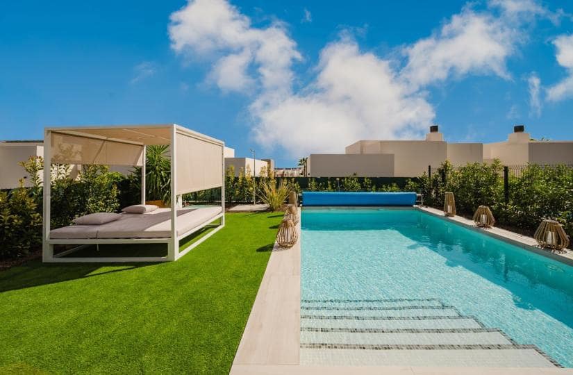 3 soverom Kjedet enebolig til salgs i Algorfa med svømmebasseng garasje - € 525 000 (Ref: 9499542)