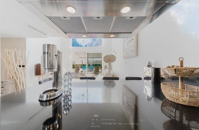 3 soverom Kjedet enebolig til salgs i Algorfa med svømmebasseng garasje - € 525 000 (Ref: 9499542)