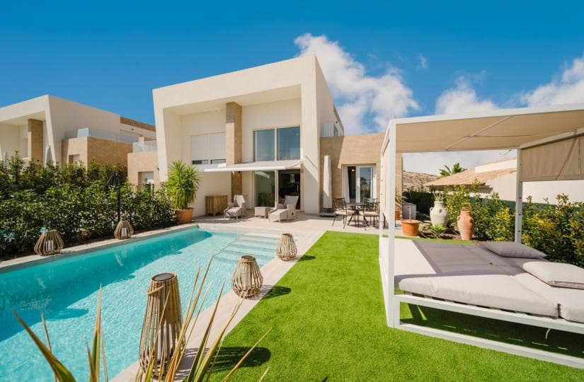 3 soverom Kjedet enebolig til salgs i Algorfa med svømmebasseng garasje - € 525 000 (Ref: 9499542)