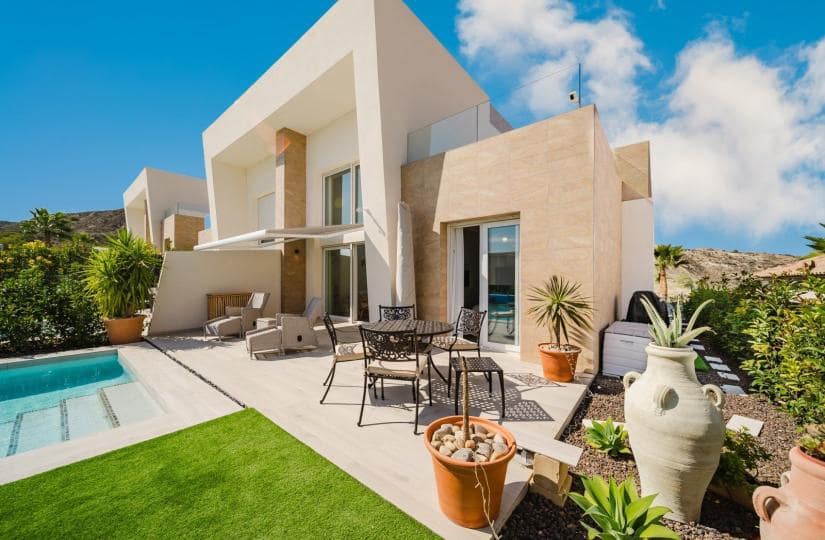 3 soverom Kjedet enebolig til salgs i Algorfa med svømmebasseng garasje - € 525 000 (Ref: 9499542)