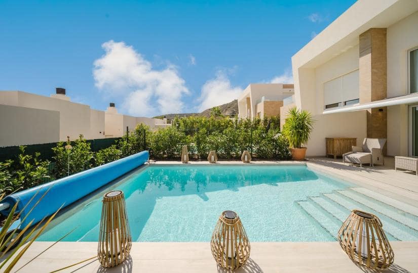 3 soverom Kjedet enebolig til salgs i Algorfa med svømmebasseng garasje - € 525 000 (Ref: 9499542)