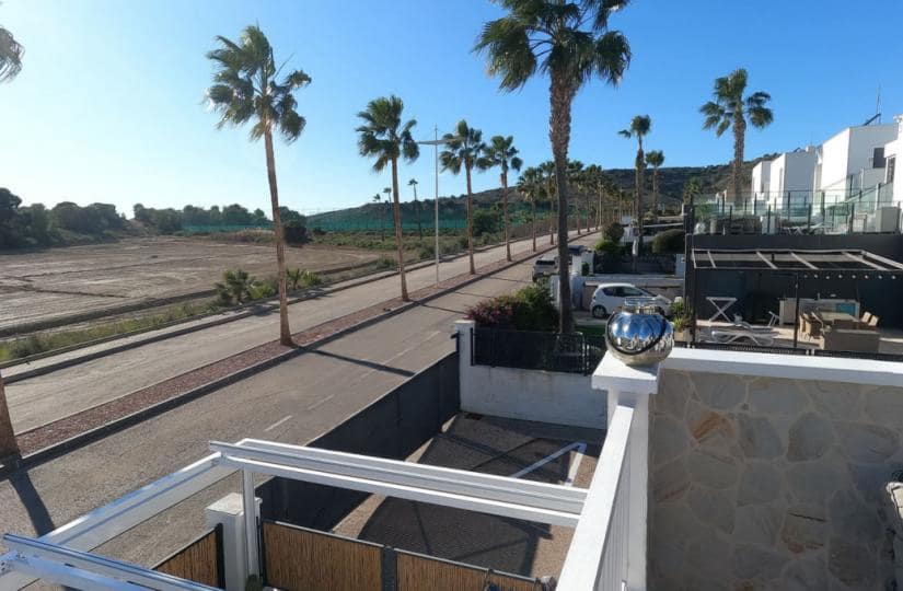 3 soverom Kjedet enebolig til salgs i Algorfa med svømmebasseng garasje - € 298 000 (Ref: 9499563)