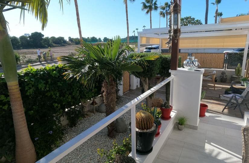 3 soverom Kjedet enebolig til salgs i Algorfa med svømmebasseng garasje - € 298 000 (Ref: 9499563)