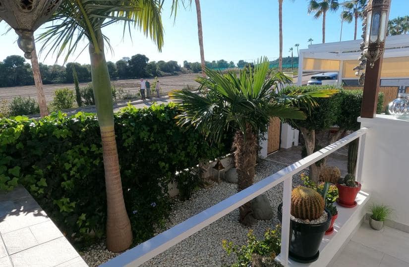 3 soverom Kjedet enebolig til salgs i Algorfa med svømmebasseng garasje - € 298 000 (Ref: 9499563)