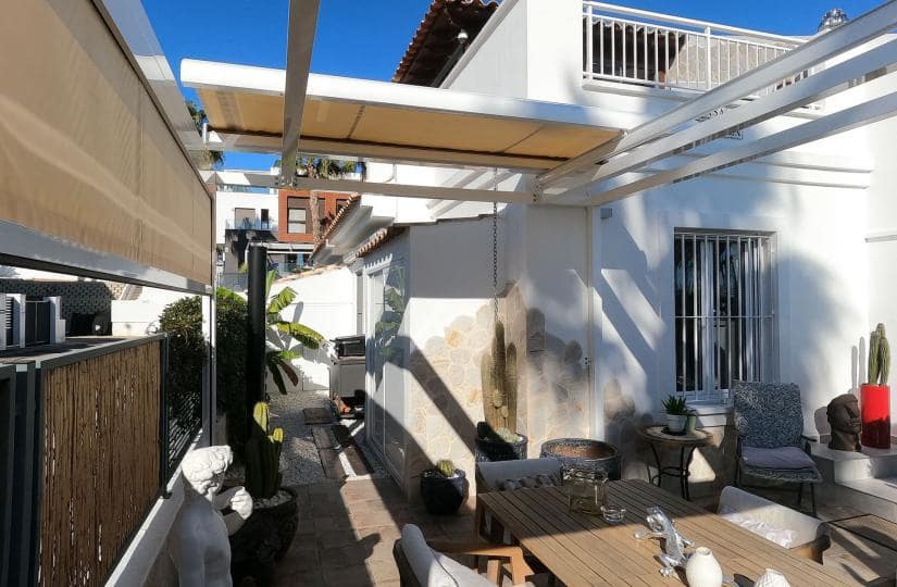 3 soverom Kjedet enebolig til salgs i Algorfa med svømmebasseng garasje - € 298 000 (Ref: 9499563)