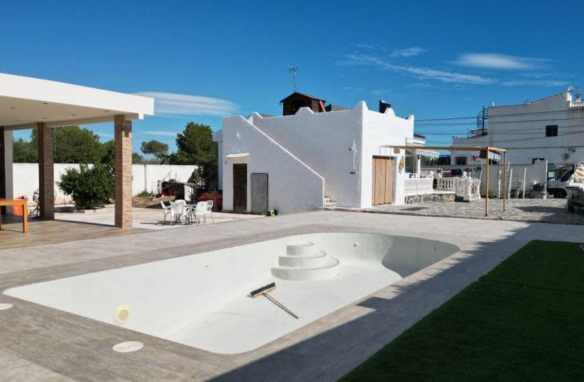 2 slaapkamer Villa te koop in El Chaparral met zwembad garage - € 325.000 (Ref: 9499566)