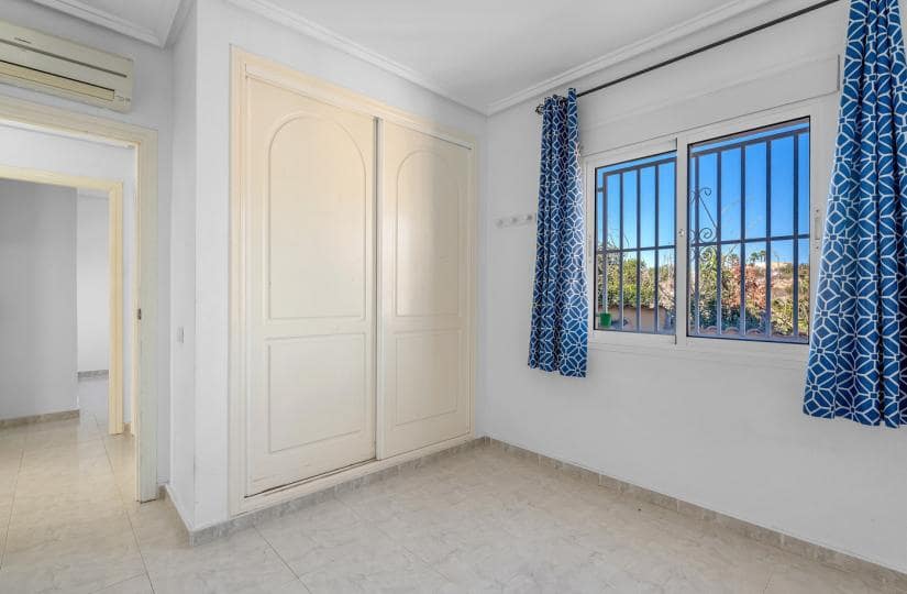 4 bedroom Villa for sale in Lo Pepin with pool garage - € 375,000 (Ref: 9499619)