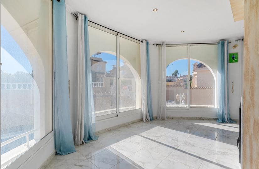 4 bedroom Villa for sale in Lo Pepin with pool garage - € 375,000 (Ref: 9499619)