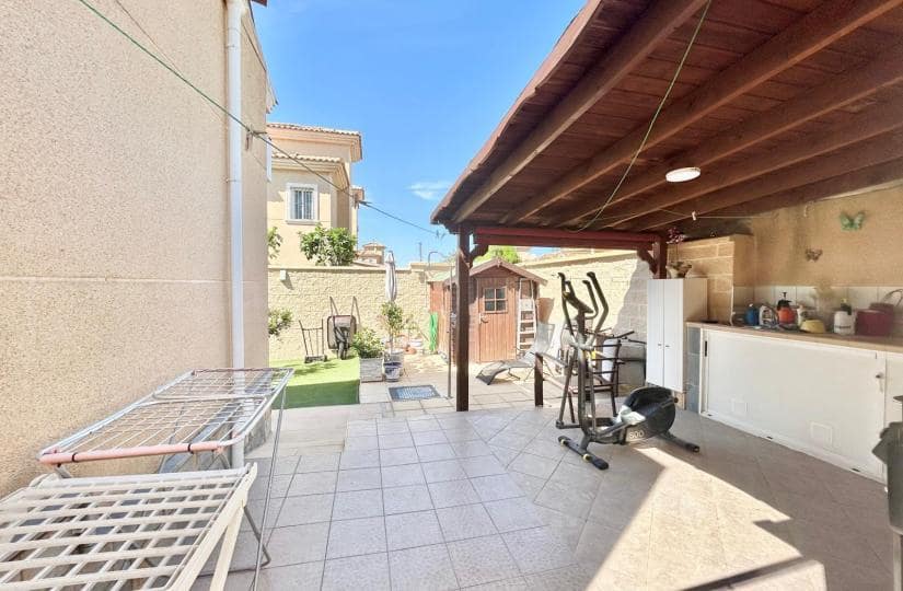 3 sovrum Villa till salu i La Siesta med pool garage - 335 950 € (Ref: 9499662)