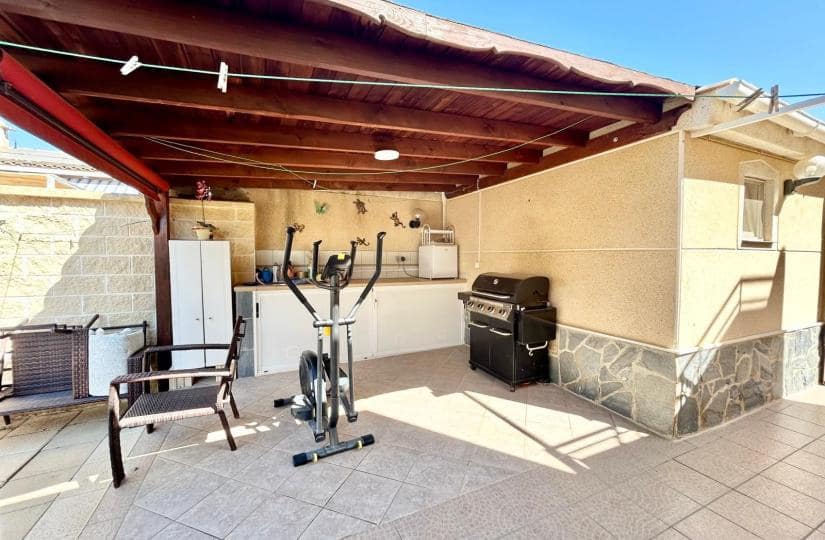 3 sovrum Villa till salu i La Siesta med pool garage - 335 950 € (Ref: 9499662)