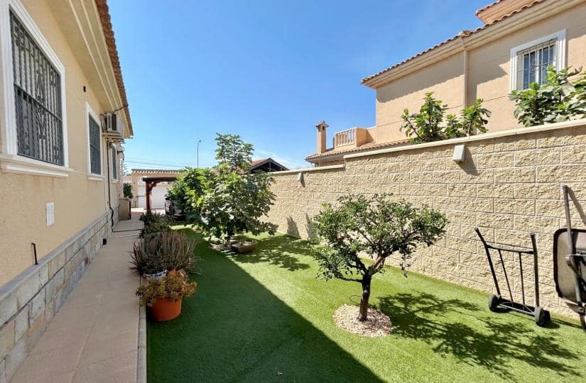 3 sovrum Villa till salu i La Siesta med pool garage - 335 950 € (Ref: 9499662)