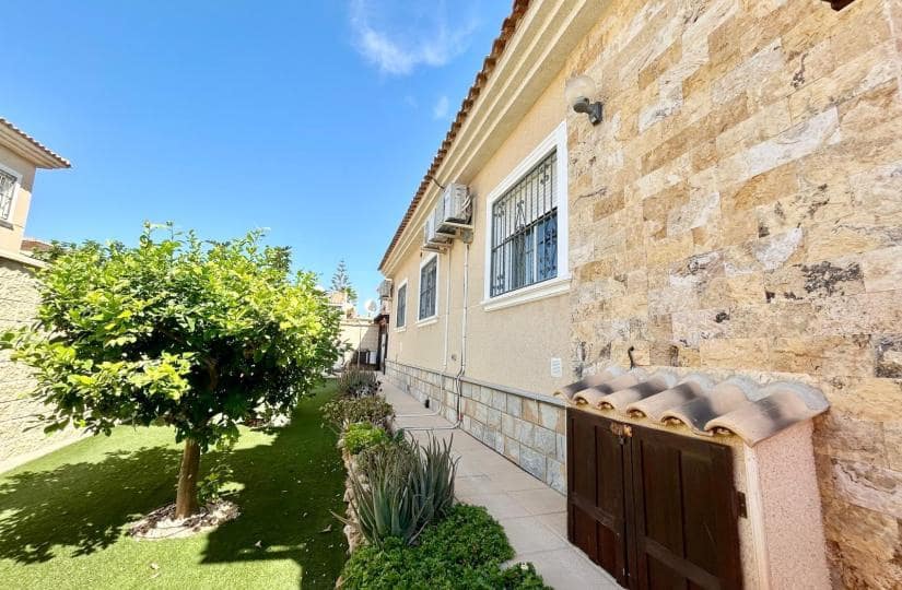 3 sovrum Villa till salu i La Siesta med pool garage - 335 950 € (Ref: 9499662)