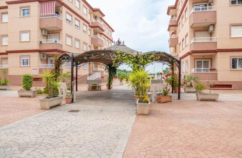 1 slaapkamer Appartement te koop in Algorfa met zwembad garage - € 75.000 (Ref: 9499665)