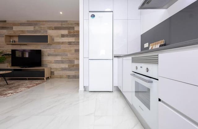 Apartamento de 2 habitaciones en Jacarilla en venta con piscina - 139.000 € (Ref: 9499686)