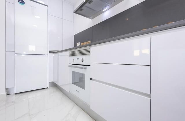 Apartamento de 2 habitaciones en Jacarilla en venta con piscina - 139.000 € (Ref: 9499686)