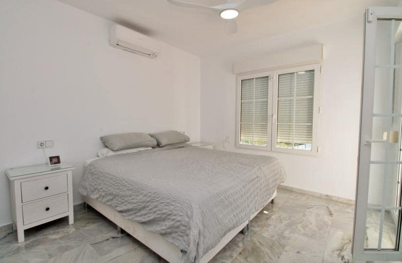 3 bedroom Villa for sale in Dehesa de Campoamor with pool garage - € 465,000 (Ref: 9499941)