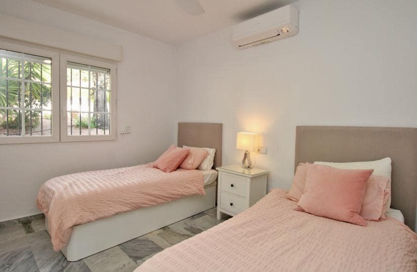 3 bedroom Villa for sale in Dehesa de Campoamor with pool garage - € 465,000 (Ref: 9499941)