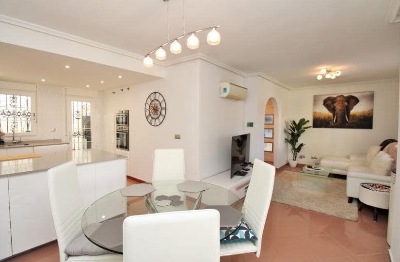 3 soveværelse Semi-Rækkehus til salg i Los Dolses med swimmingpool garage - € 375.000 (Ref: 9499942)