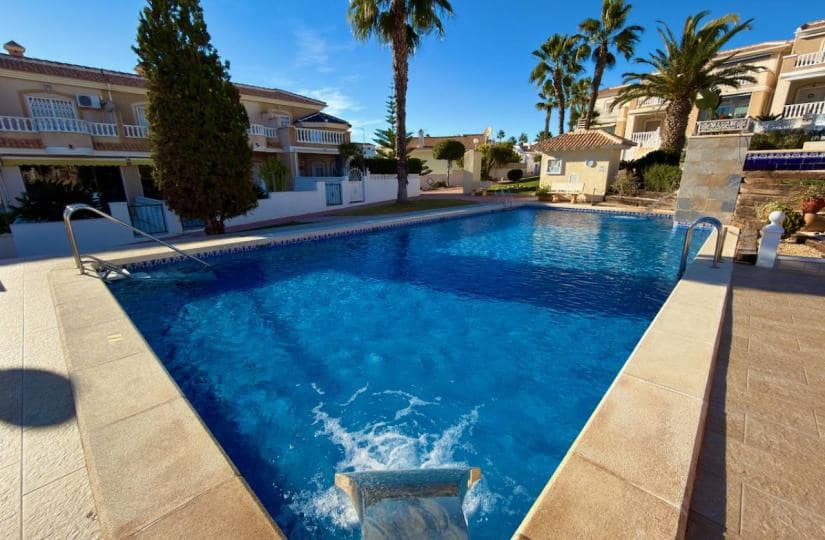 3 sovrum Semi-fristående Villa till salu i Ciudad Quesada med pool - 225 000 € (Ref: 9500260)