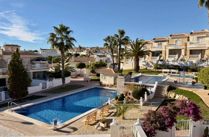 3 sovrum Semi-fristående Villa till salu i Ciudad Quesada med pool - 225 000 € (Ref: 9500260)