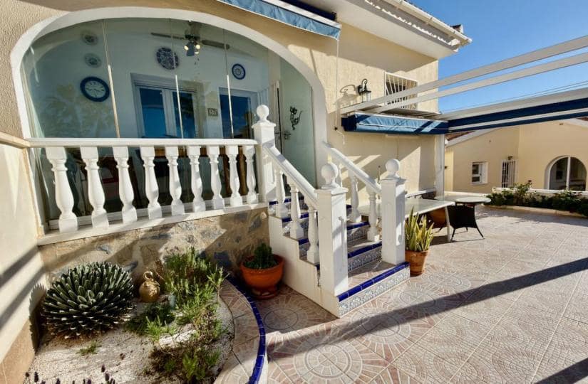 3 sovrum Semi-fristående Villa till salu i Ciudad Quesada med pool - 225 000 € (Ref: 9500260)