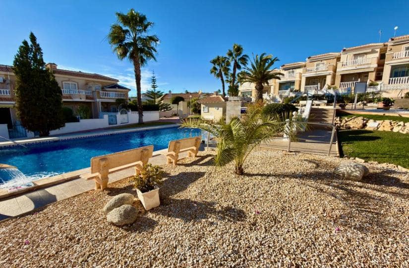 3 sovrum Semi-fristående Villa till salu i Ciudad Quesada med pool - 225 000 € (Ref: 9500260)