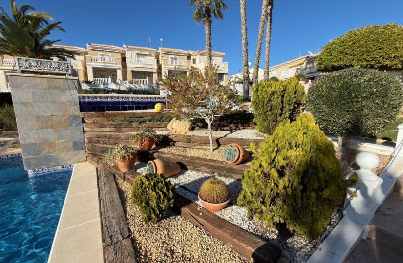 3 sovrum Semi-fristående Villa till salu i Ciudad Quesada med pool - 225 000 € (Ref: 9500260)