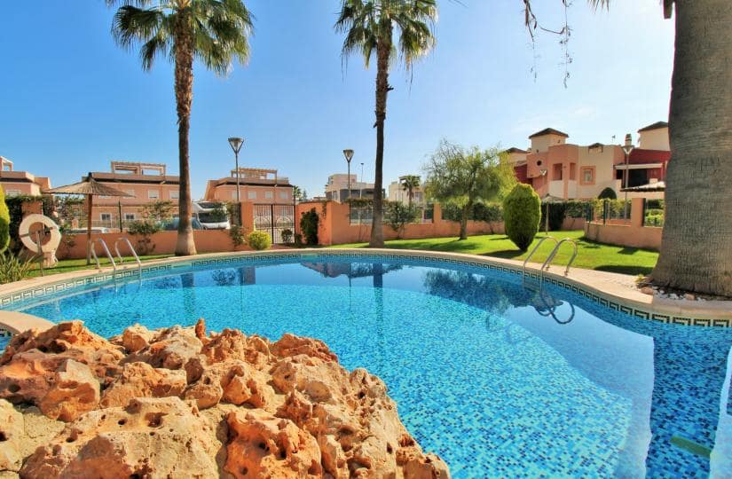 2 soveværelse Lejlighed til salg i Orihuela Costa med swimmingpool garage - € 194.950 (Ref: 9500261)