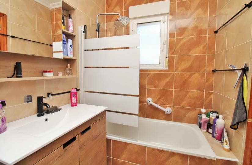 4 bedroom Semi-detached Villa for sale in San Miguel de Salinas with pool - € 239,995 (Ref: 9500262)