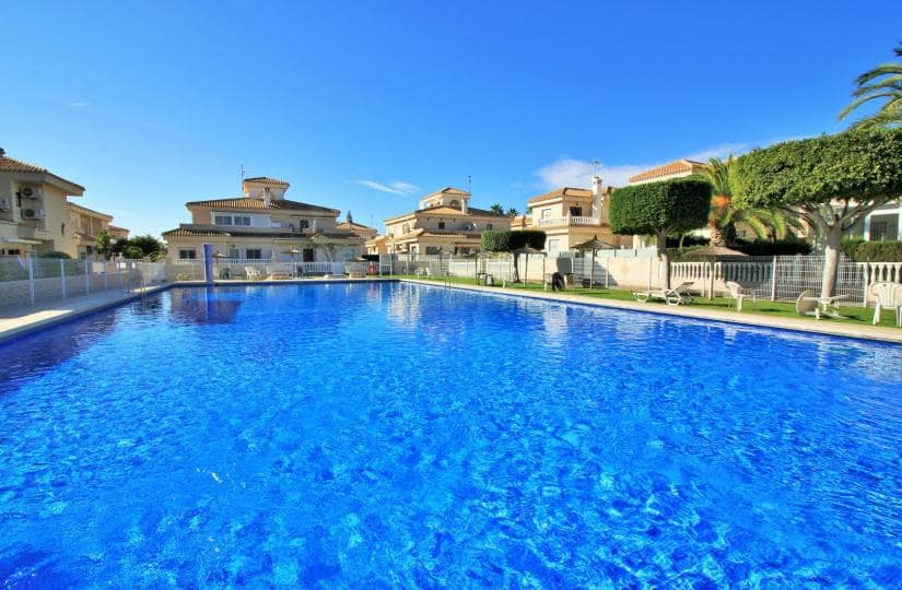 2 sovrum Hus till salu i Playa Flamenca med pool - 189 950 € (Ref: 9504742)