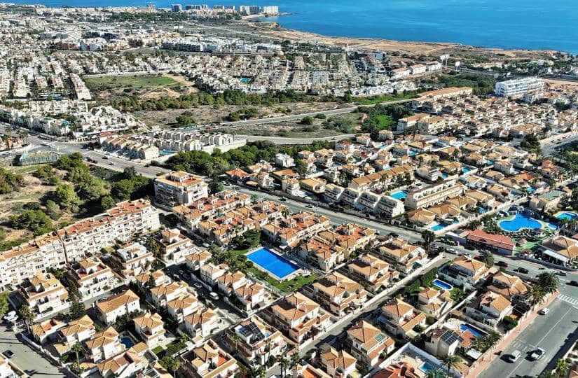 2 sovrum Hus till salu i Playa Flamenca med pool - 189 950 € (Ref: 9504742)