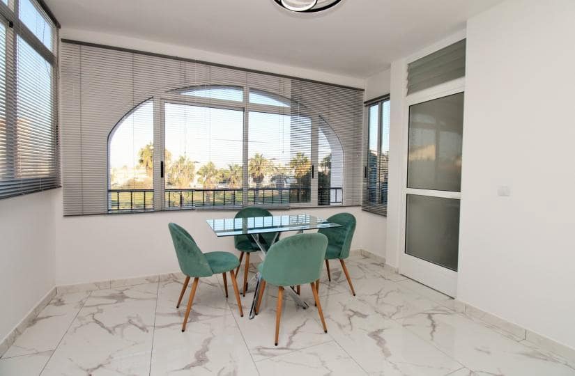 1 Zimmer Apartment zu verkaufen in Villamartin mit Pool - 155.000 € (Ref: 9504743)